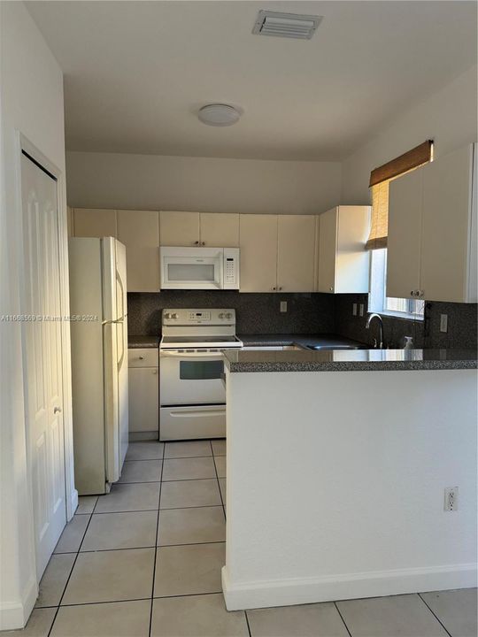 For Rent: $2,950 (3 beds, 3 baths, 1500 Square Feet)