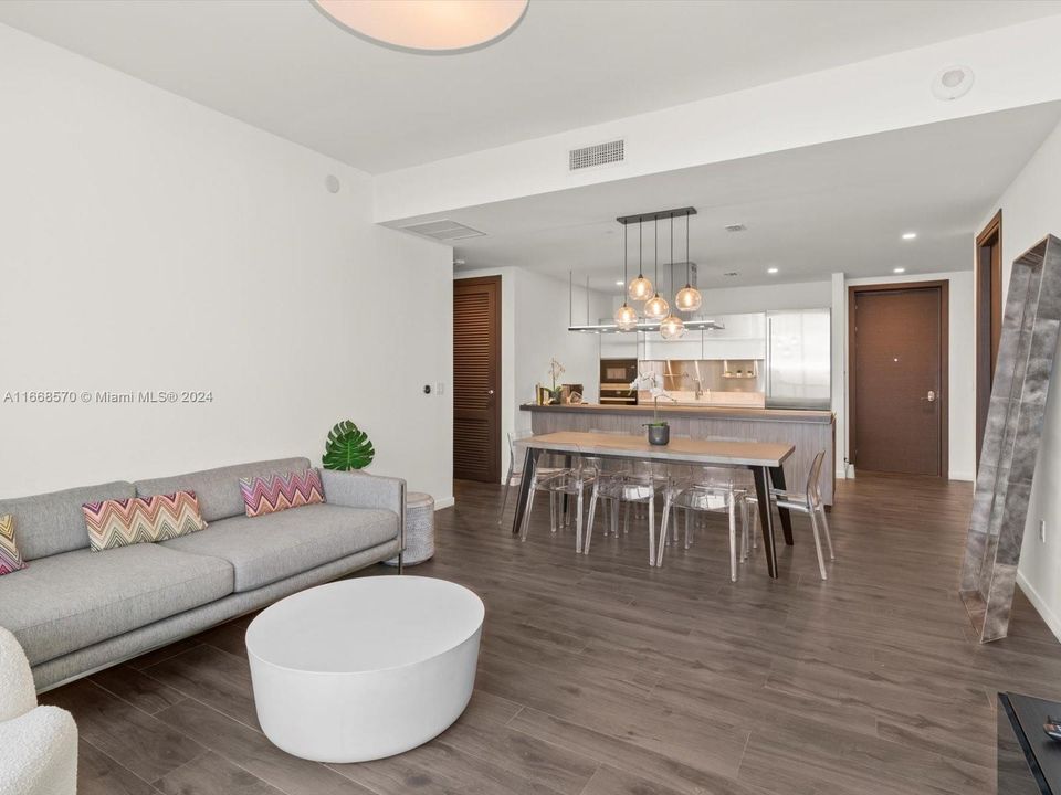 Active With Contract: $9,250 (2 beds, 2 baths, 1249 Square Feet)