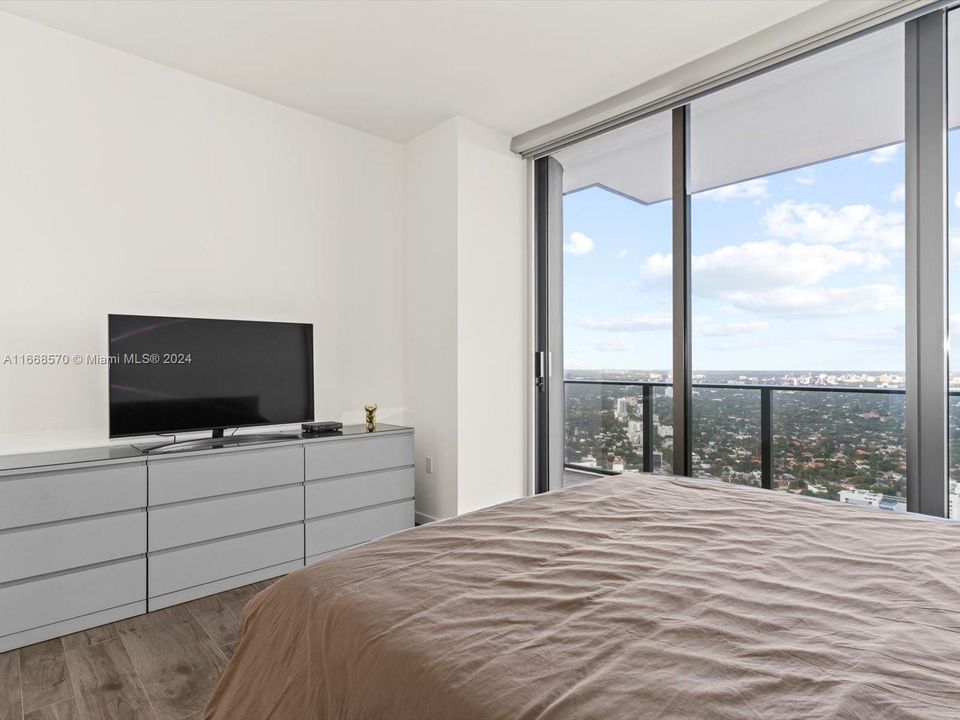 Active With Contract: $9,250 (2 beds, 2 baths, 1249 Square Feet)