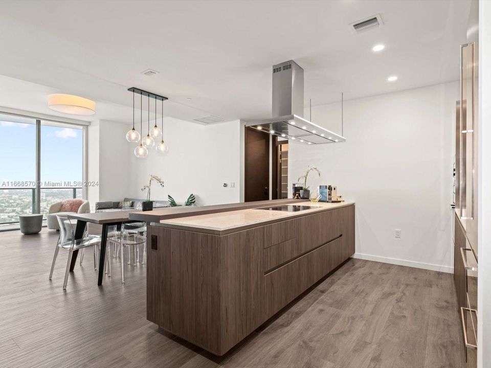 Active With Contract: $9,250 (2 beds, 2 baths, 1249 Square Feet)