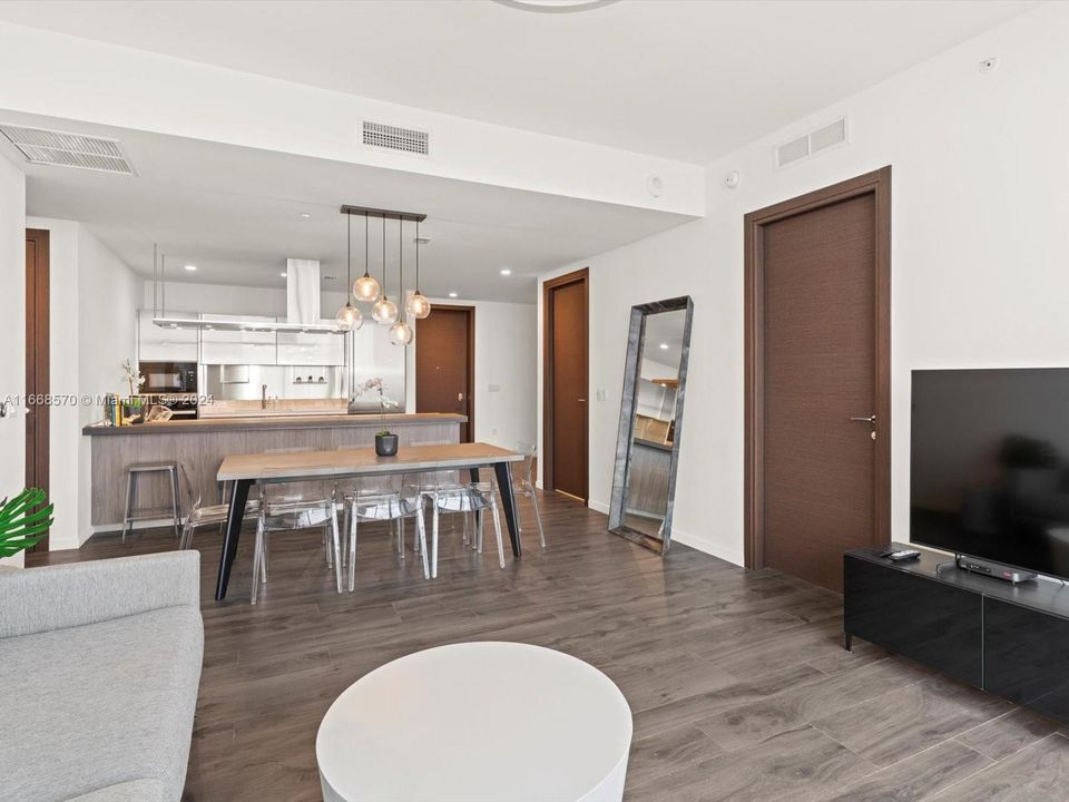 Active With Contract: $9,250 (2 beds, 2 baths, 1249 Square Feet)