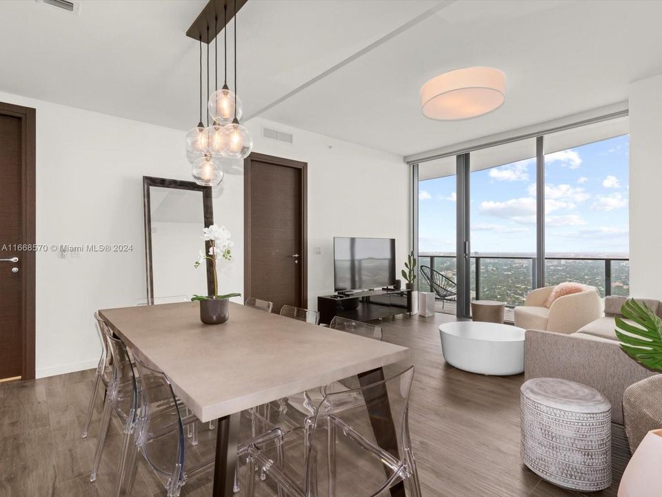 Active With Contract: $9,250 (2 beds, 2 baths, 1249 Square Feet)