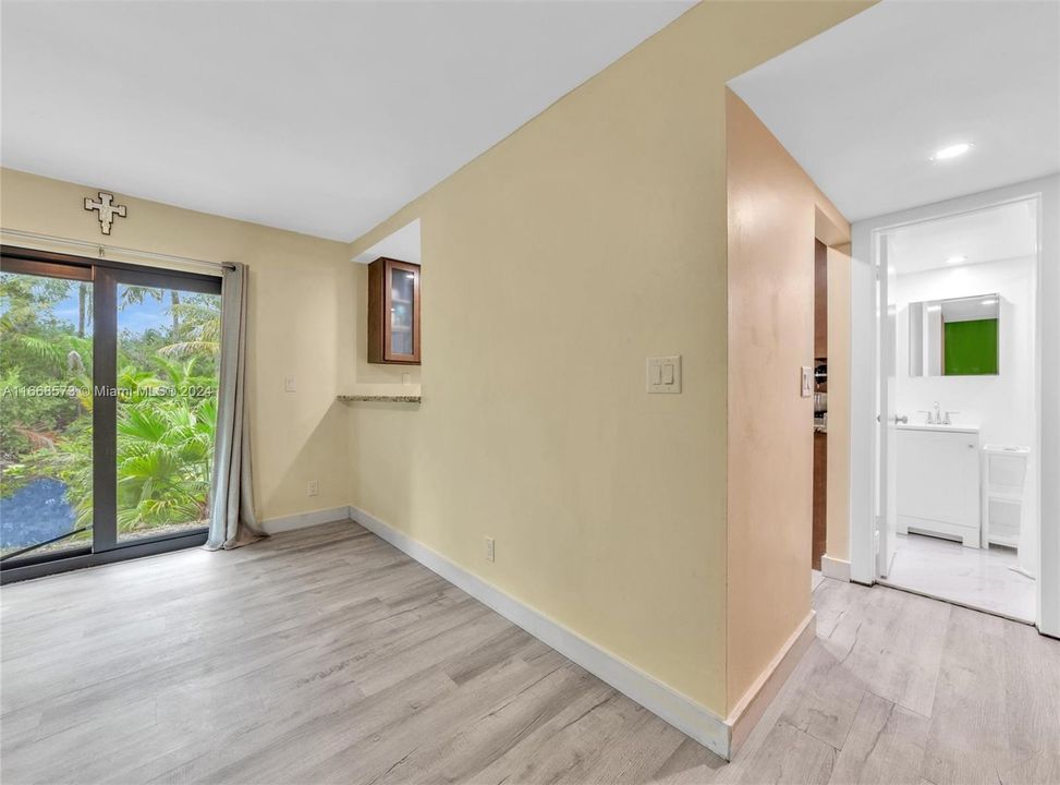 For Sale: $370,000 (3 beds, 3 baths, 1500 Square Feet)