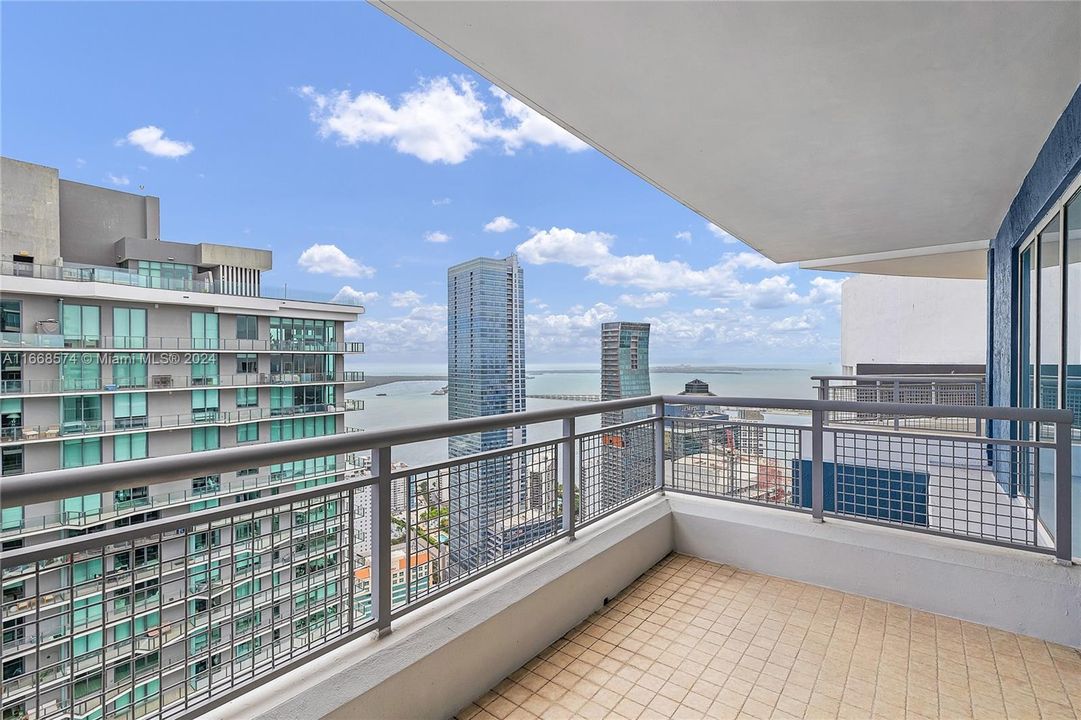 For Sale: $1,100,000 (2 beds, 2 baths, 1674 Square Feet)