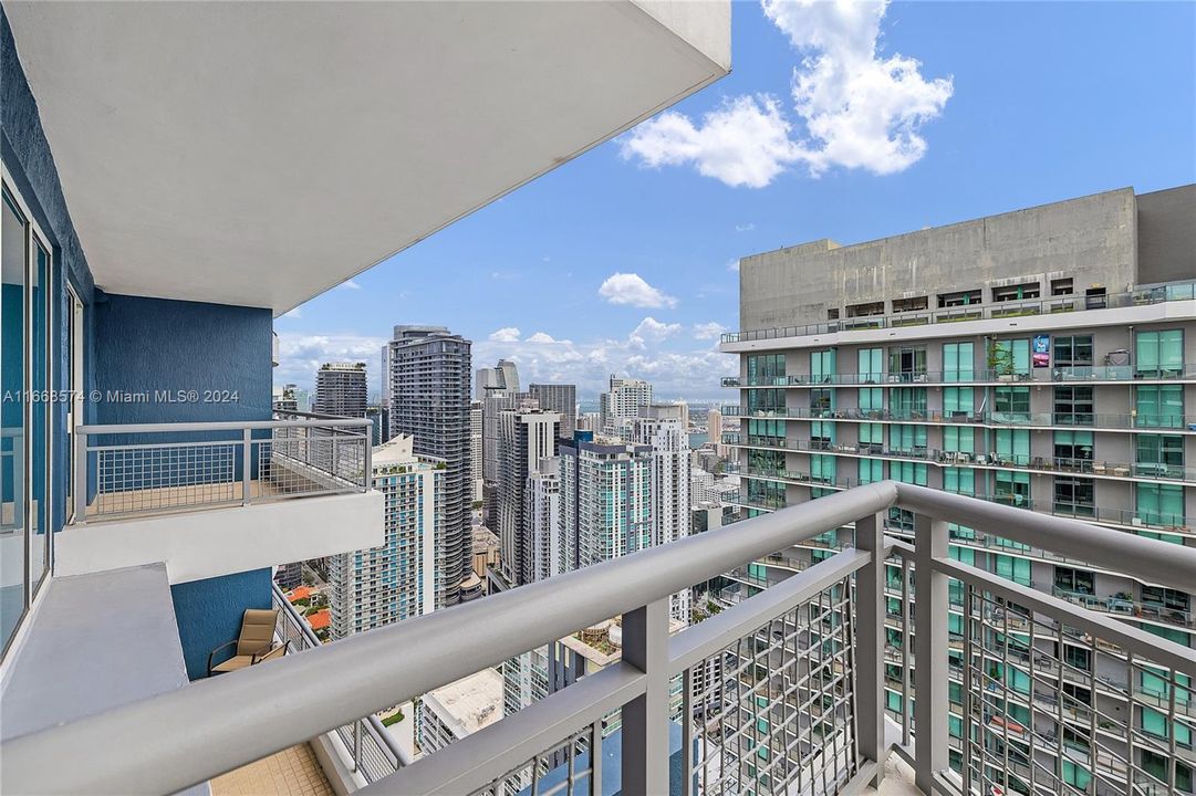 For Sale: $1,100,000 (2 beds, 2 baths, 1674 Square Feet)