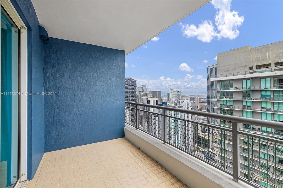 For Sale: $1,100,000 (2 beds, 2 baths, 1674 Square Feet)