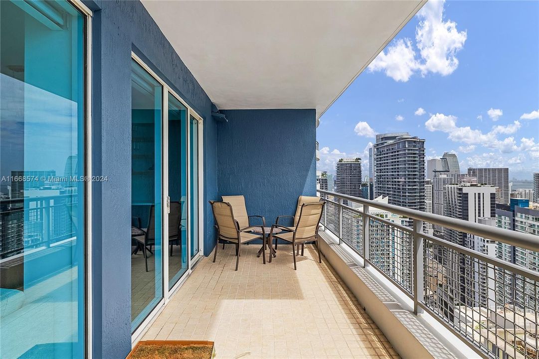 For Sale: $1,100,000 (2 beds, 2 baths, 1674 Square Feet)