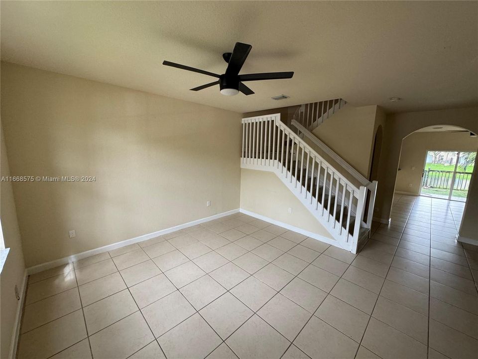 For Rent: $2,750 (3 beds, 2 baths, 1692 Square Feet)