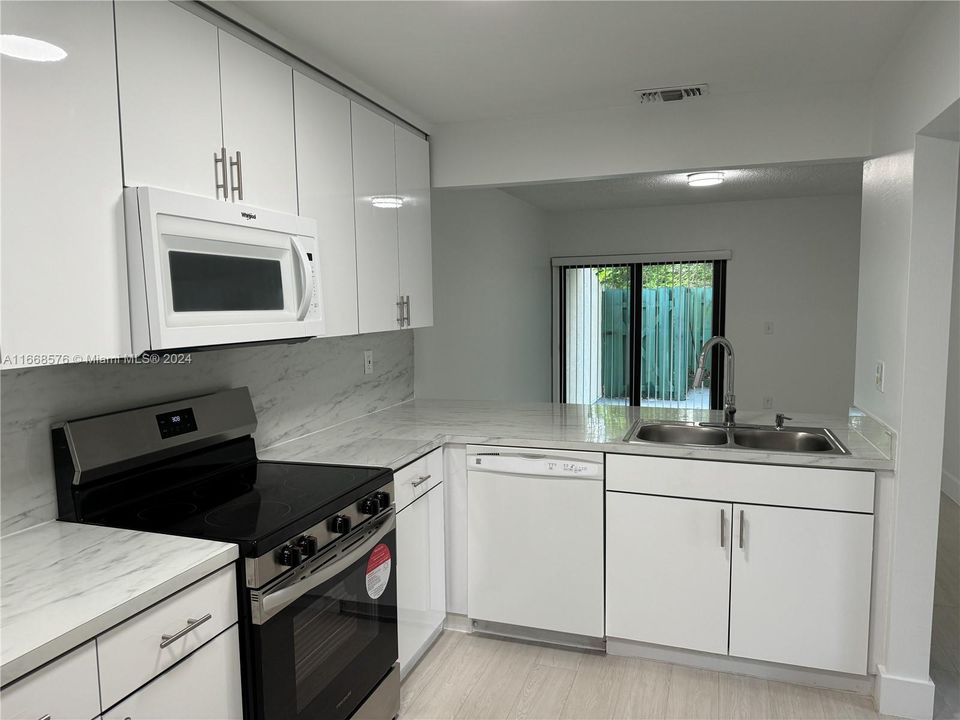 For Rent: $3,200 (3 beds, 2 baths, 1593 Square Feet)