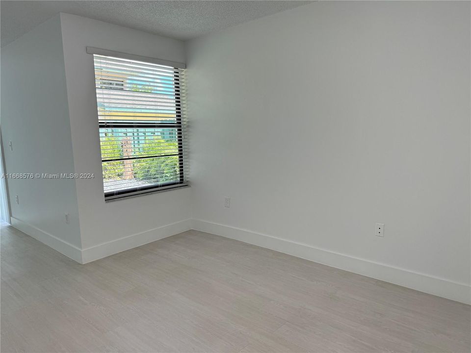 For Rent: $3,200 (3 beds, 2 baths, 1593 Square Feet)