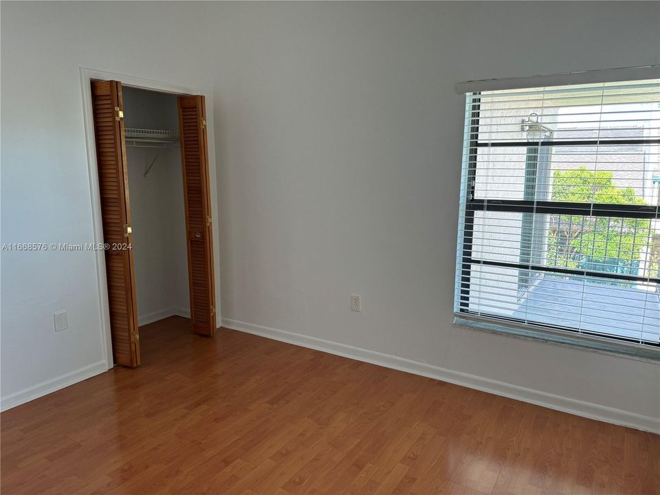 For Rent: $3,200 (3 beds, 2 baths, 1593 Square Feet)