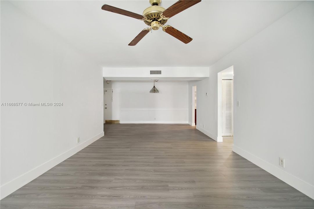 For Sale: $260,000 (2 beds, 2 baths, 995 Square Feet)