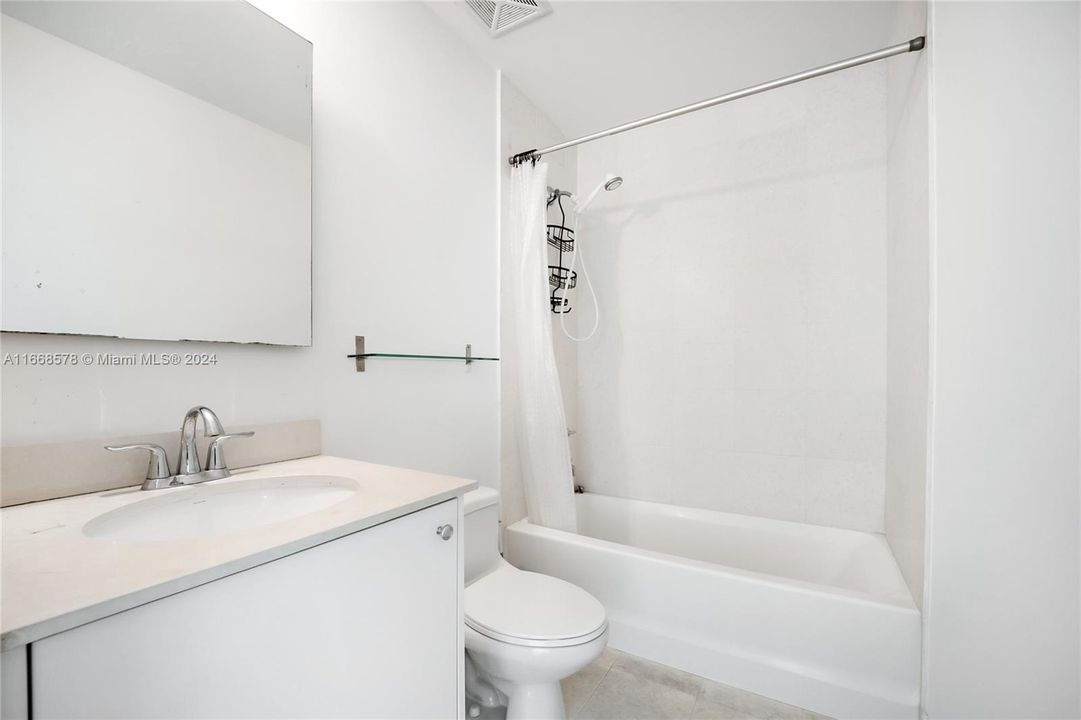 For Sale: $500,000 (1 beds, 1 baths, 686 Square Feet)