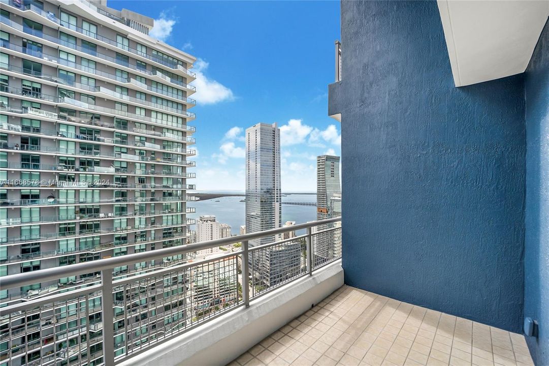 For Sale: $500,000 (1 beds, 1 baths, 686 Square Feet)