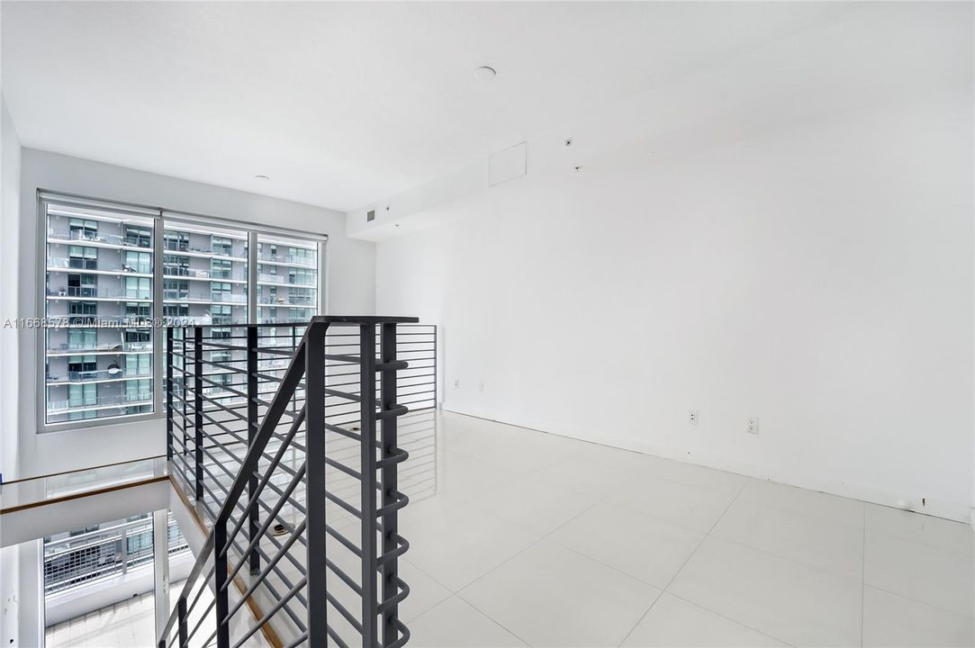 For Sale: $500,000 (1 beds, 1 baths, 686 Square Feet)