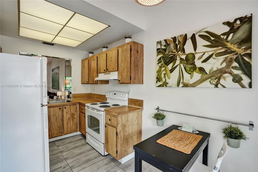 For Sale: $289,000 (2 beds, 2 baths, 1150 Square Feet)