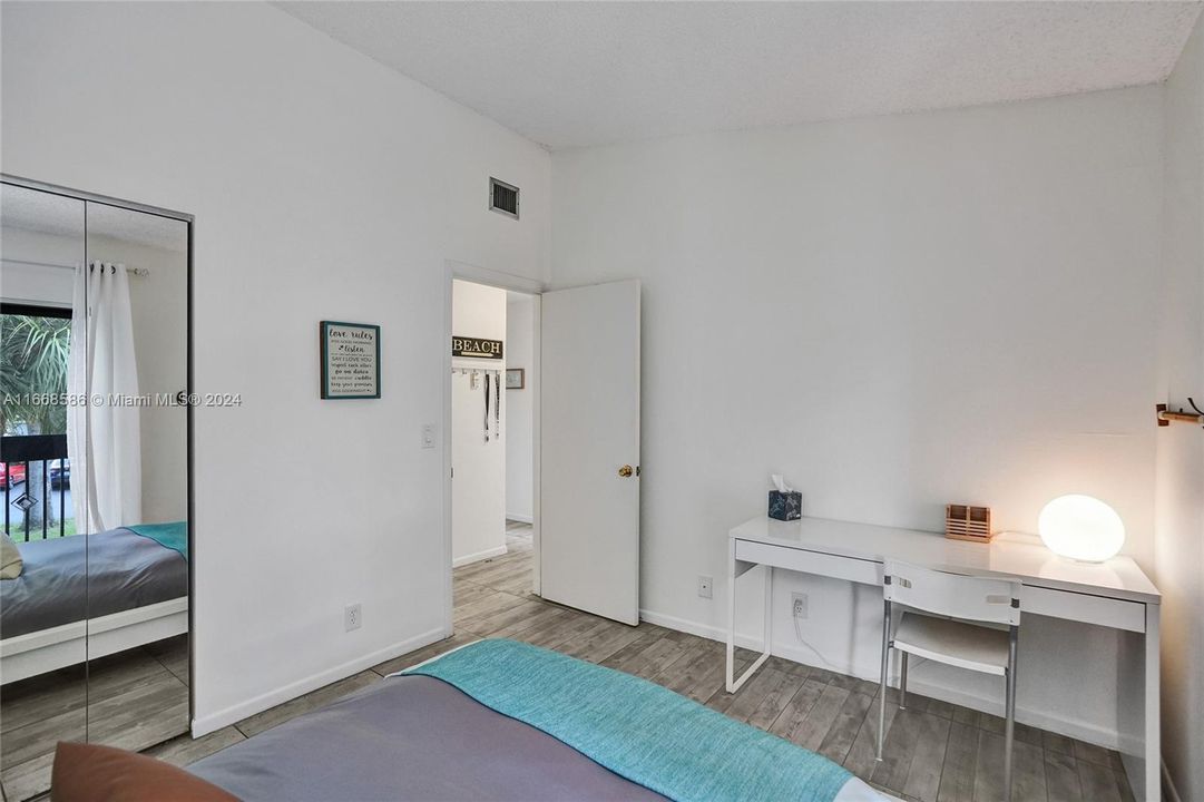 For Sale: $289,000 (2 beds, 2 baths, 1150 Square Feet)