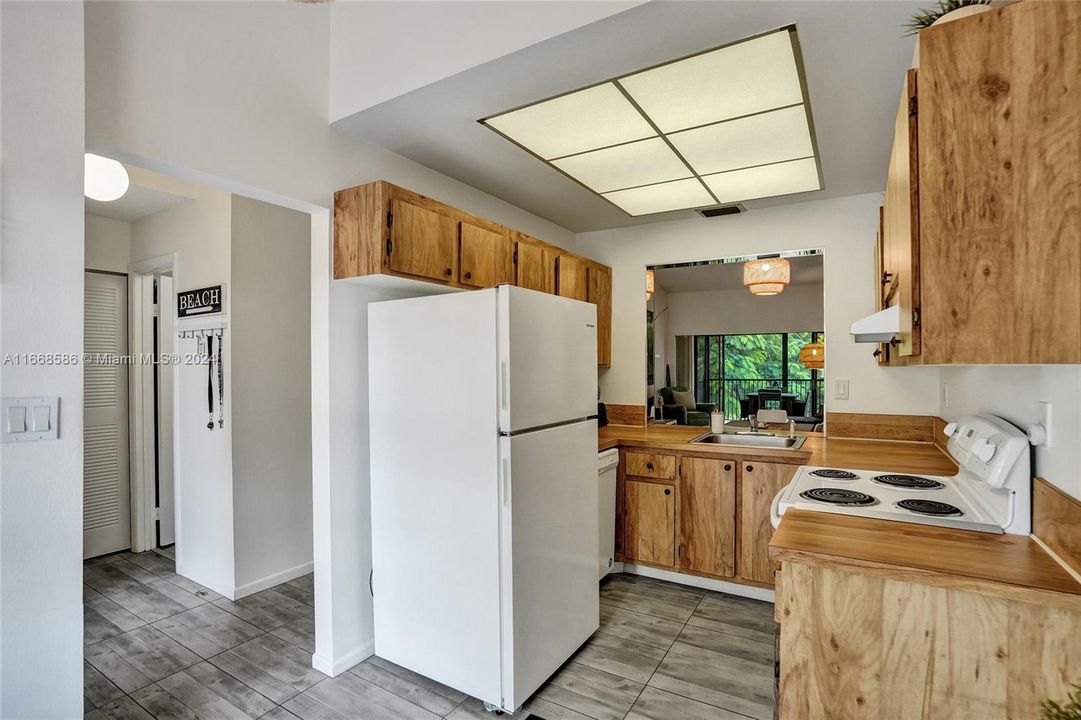 For Sale: $289,000 (2 beds, 2 baths, 1150 Square Feet)