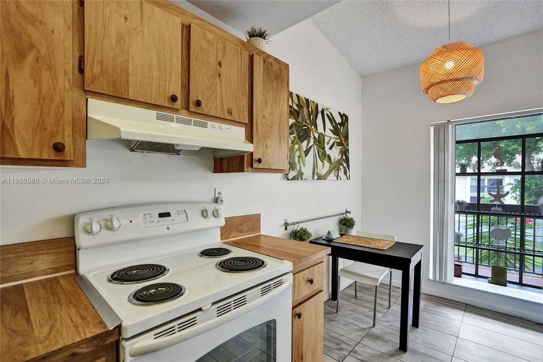 For Sale: $289,000 (2 beds, 2 baths, 1150 Square Feet)