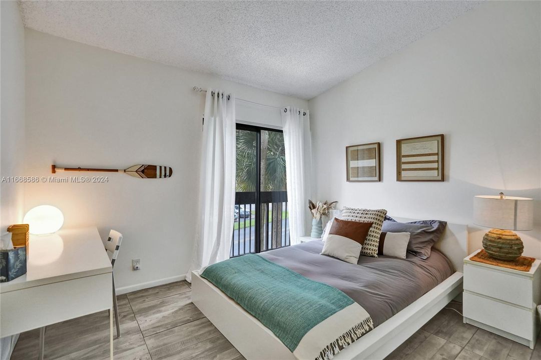 For Sale: $289,000 (2 beds, 2 baths, 1150 Square Feet)