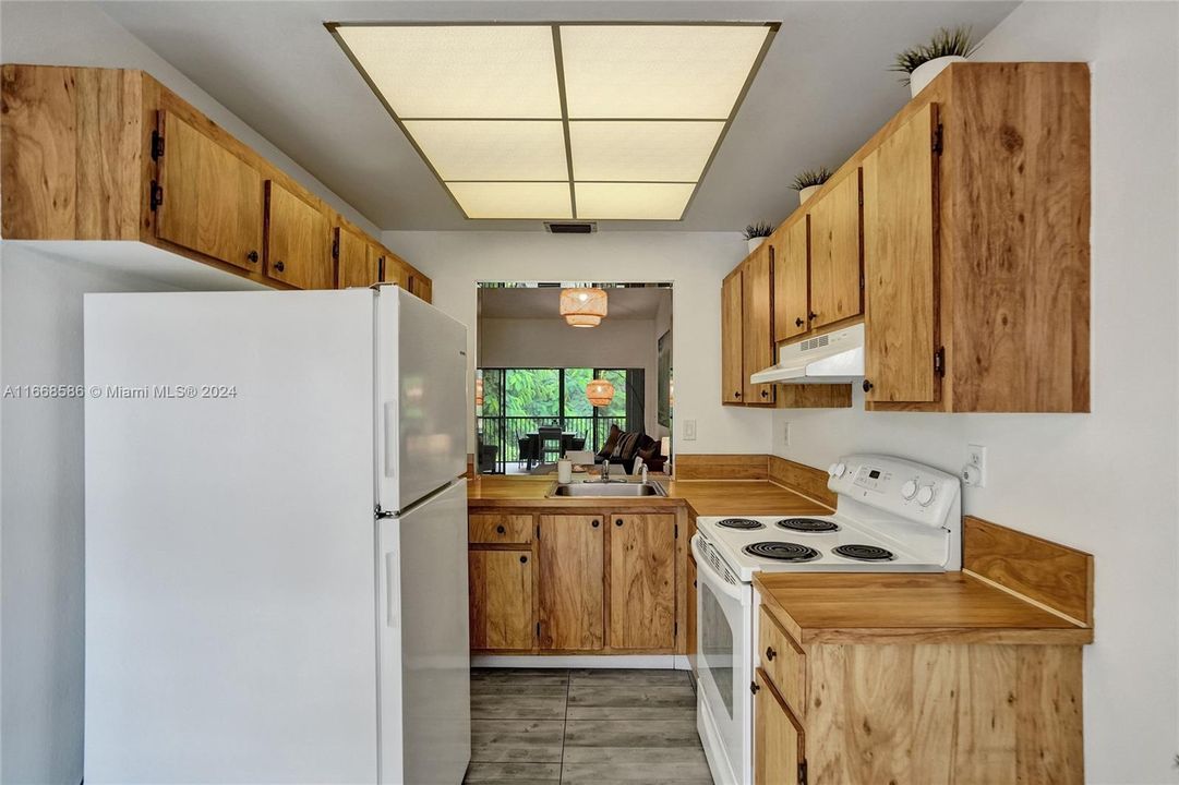 For Sale: $289,000 (2 beds, 2 baths, 1150 Square Feet)