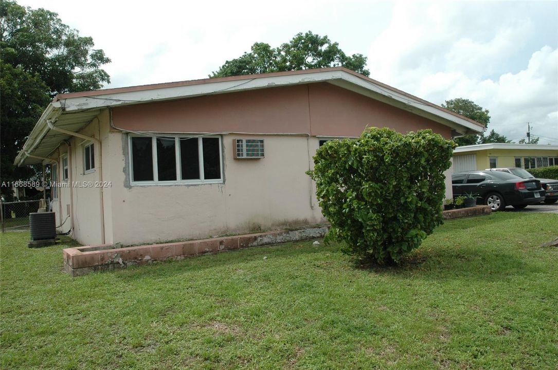 For Sale: $480,000 (3 beds, 2 baths, 1402 Square Feet)