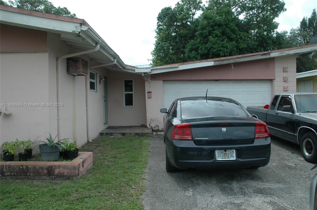 For Sale: $480,000 (3 beds, 2 baths, 1402 Square Feet)