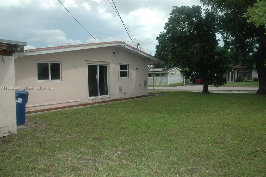 For Sale: $480,000 (3 beds, 2 baths, 1402 Square Feet)