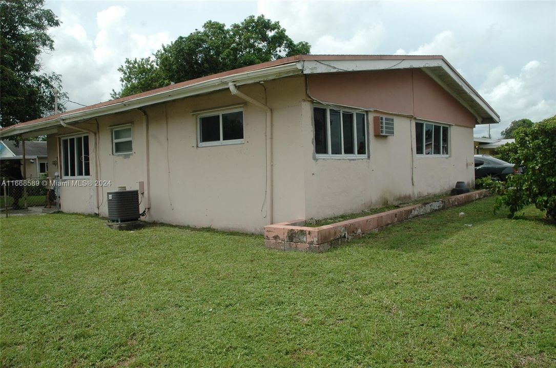 For Sale: $480,000 (3 beds, 2 baths, 1402 Square Feet)