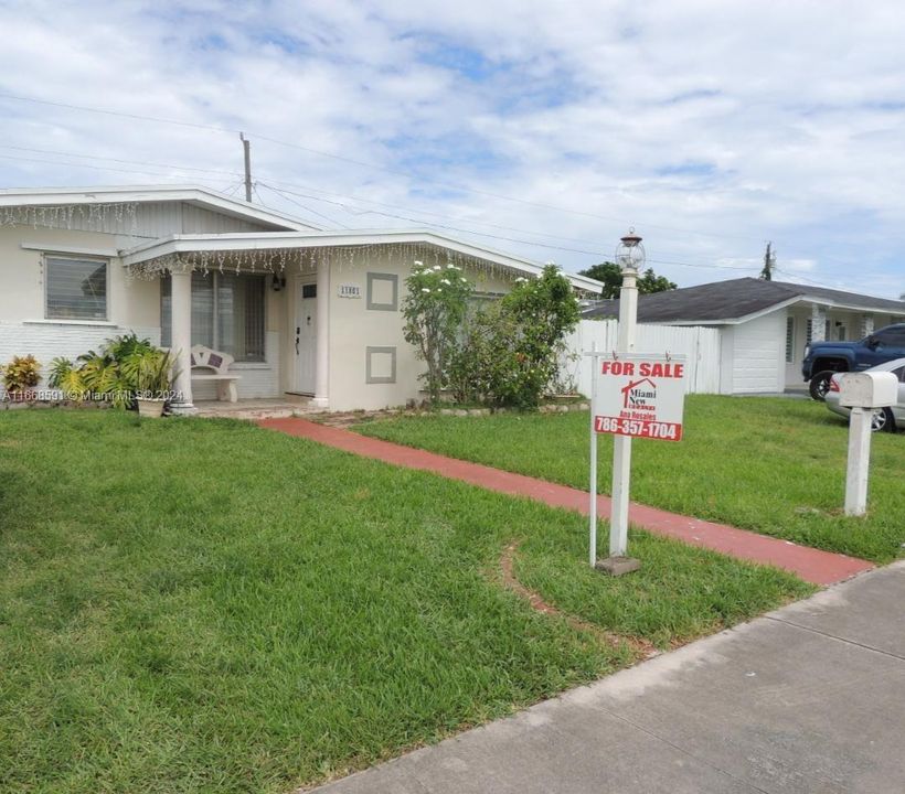 For Sale: $575,000 (3 beds, 2 baths, 1767 Square Feet)