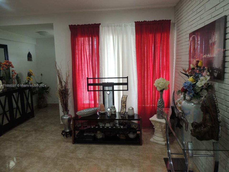 En Venta: $575,000 (3 camas, 2 baños, 1767 Pies cuadrados)