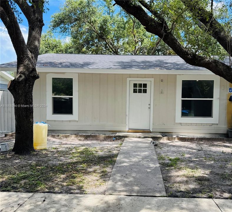 For Rent: $1,895 (2 beds, 1 baths, 840 Square Feet)