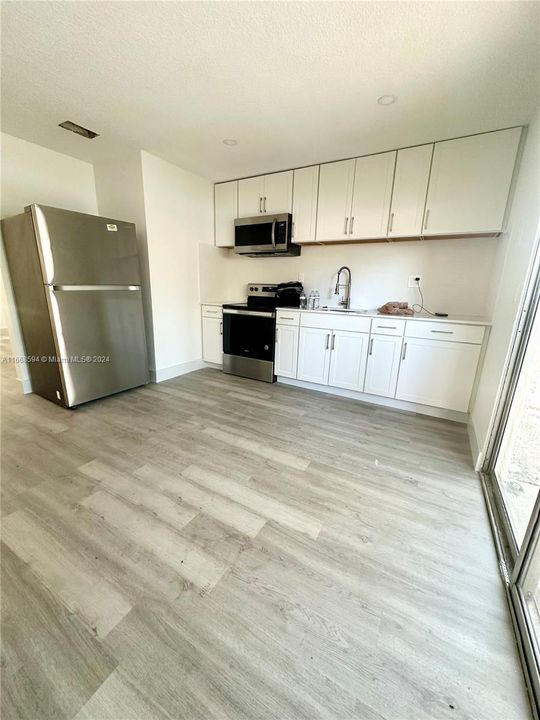 For Rent: $1,895 (2 beds, 1 baths, 840 Square Feet)