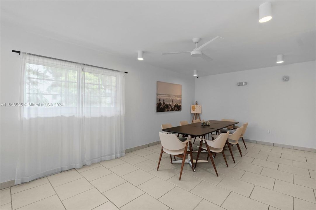 For Sale: $539,000 (2 beds, 2 baths, 995 Square Feet)