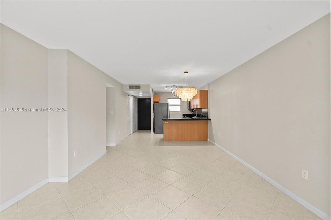 For Sale: $539,000 (2 beds, 2 baths, 995 Square Feet)