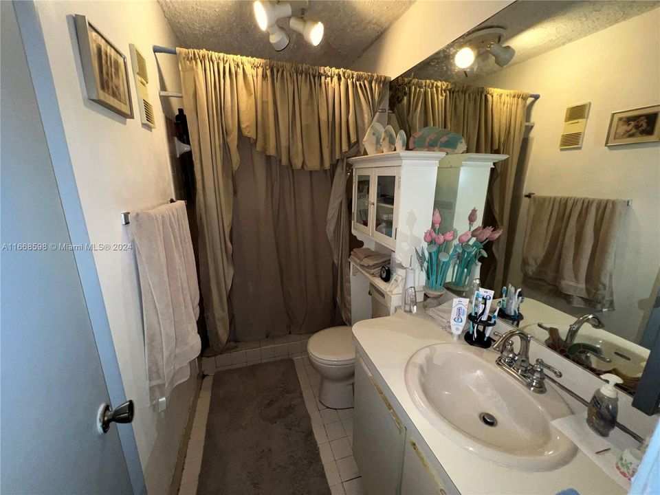 For Sale: $270,000 (2 beds, 2 baths, 1018 Square Feet)