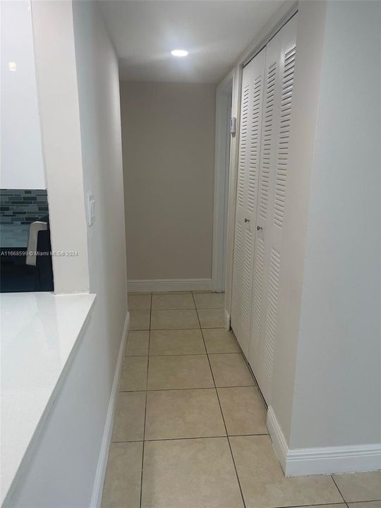 For Rent: $2,100 (1 beds, 1 baths, 810 Square Feet)