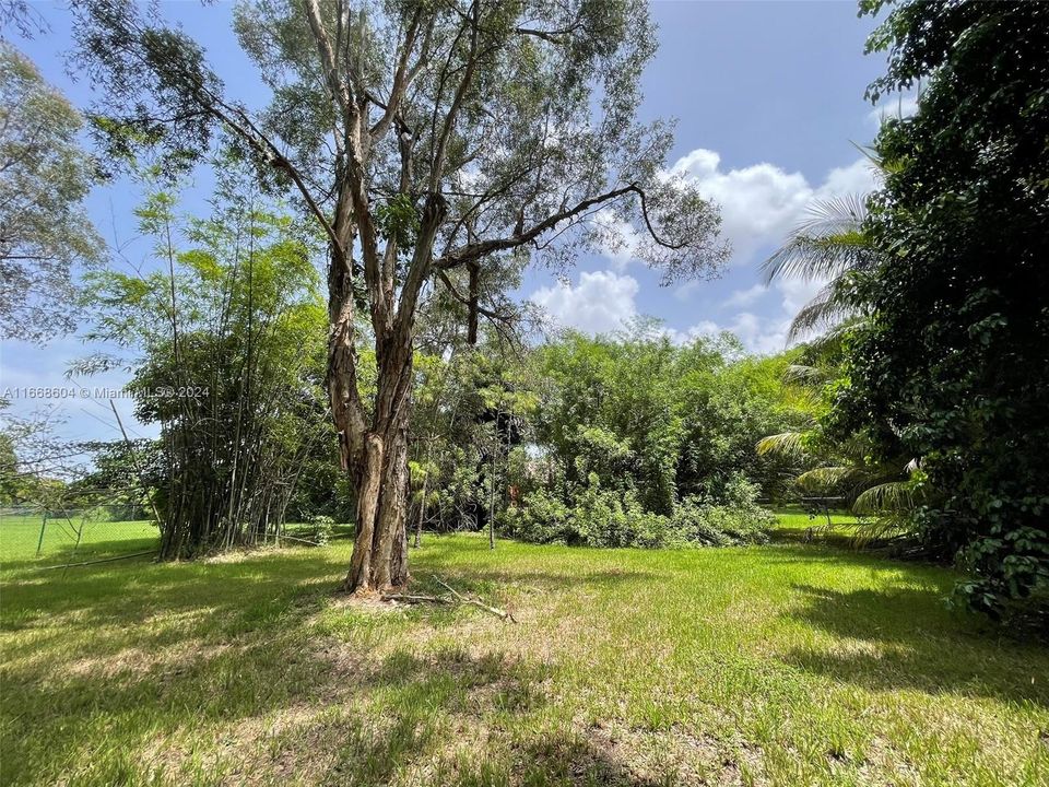 En Venta: $1,850,000 (2.36 acres)