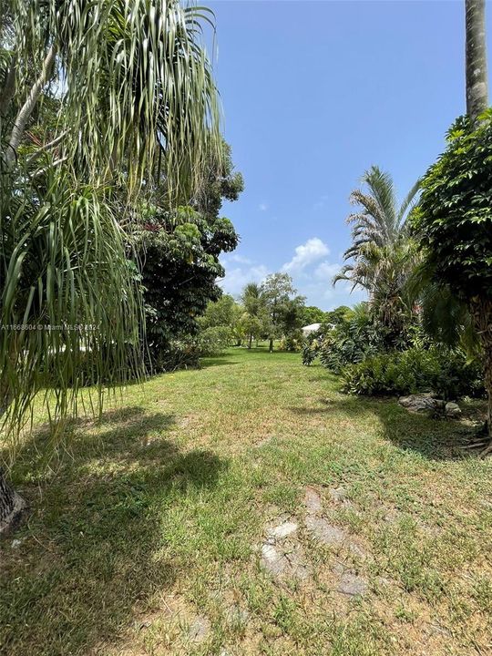 En Venta: $1,850,000 (2.36 acres)