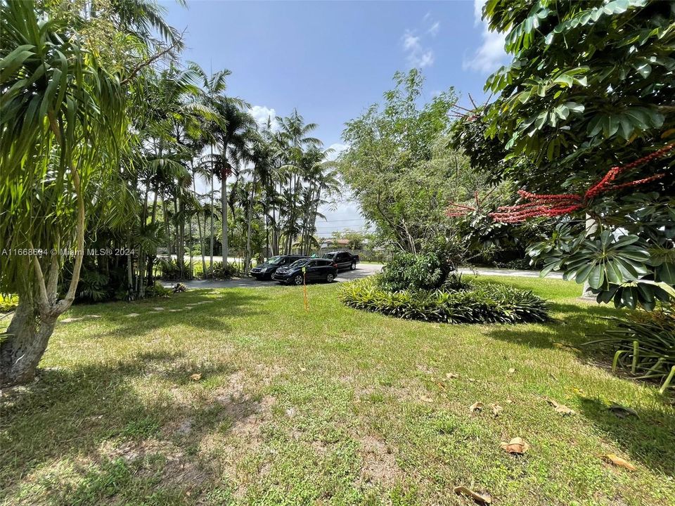 En Venta: $1,850,000 (2.36 acres)