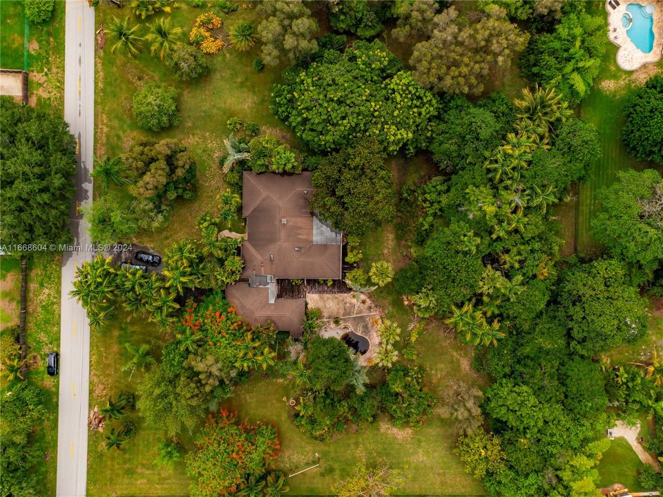 En Venta: $1,850,000 (2.36 acres)