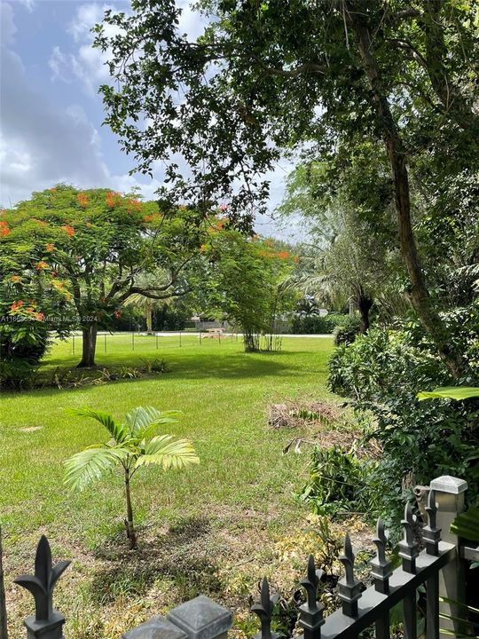 En Venta: $1,850,000 (2.36 acres)