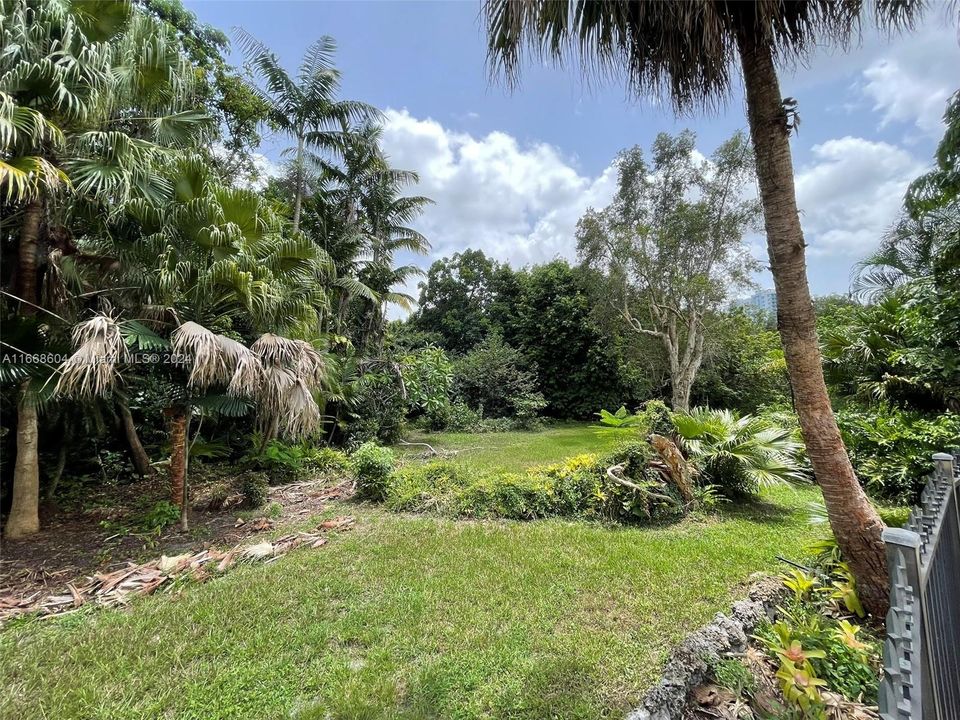 En Venta: $1,850,000 (2.36 acres)