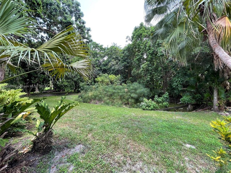 En Venta: $1,850,000 (2.36 acres)