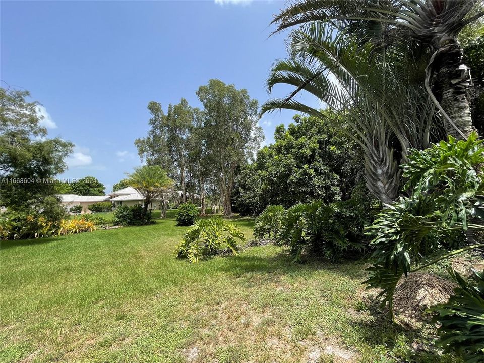 En Venta: $1,850,000 (2.36 acres)