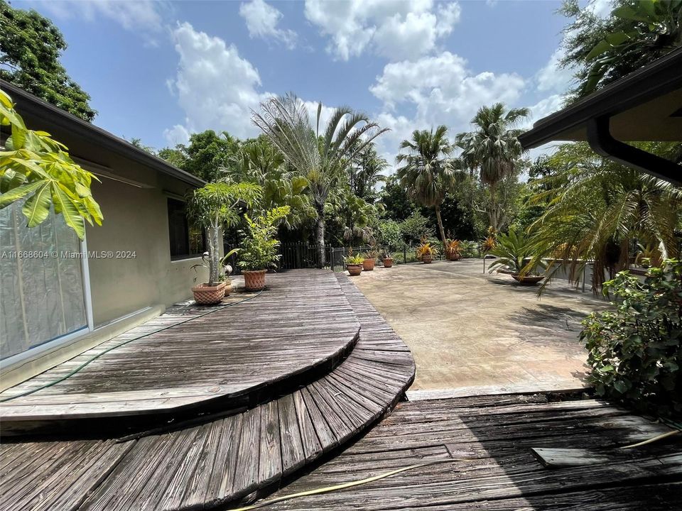 En Venta: $1,850,000 (2.36 acres)