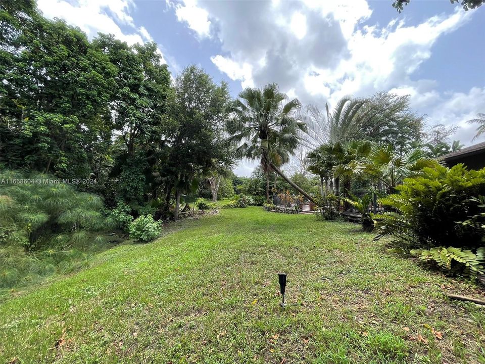 En Venta: $1,850,000 (2.36 acres)