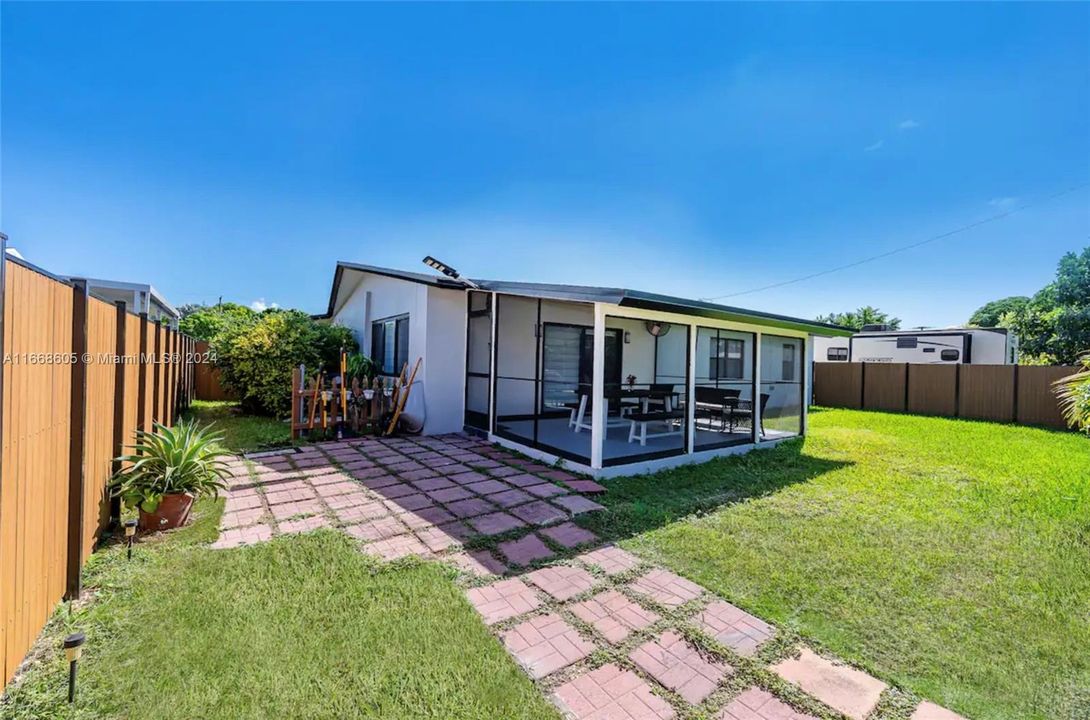 For Sale: $835,000 (3 beds, 2 baths, 1491 Square Feet)