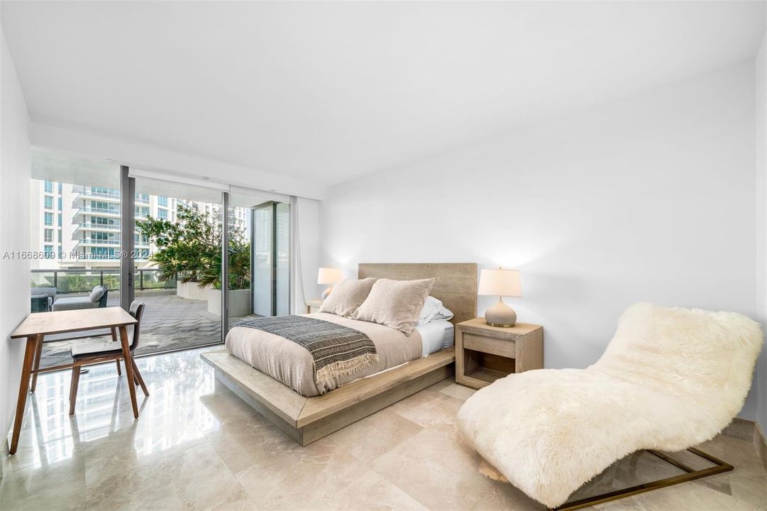 For Sale: $1,850,000 (2 beds, 2 baths, 1323 Square Feet)