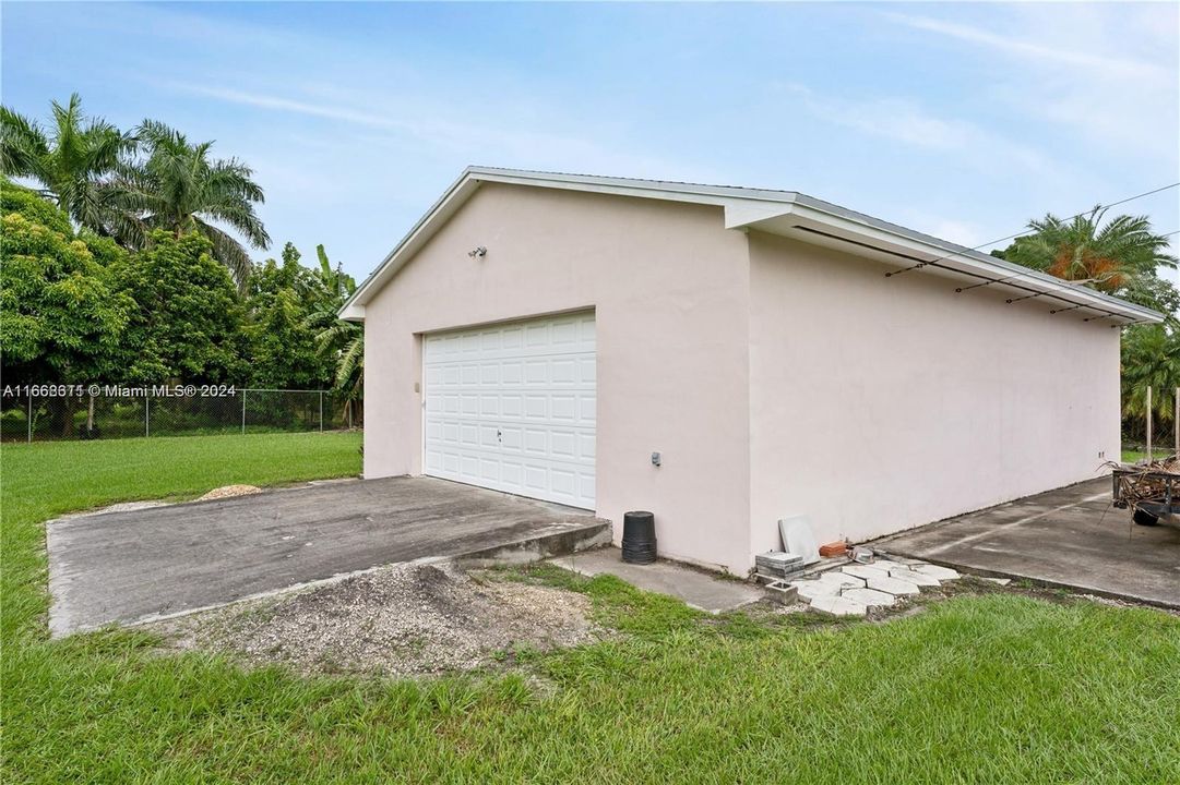 For Sale: $1,850,000 (4 beds, 2 baths, 2302 Square Feet)